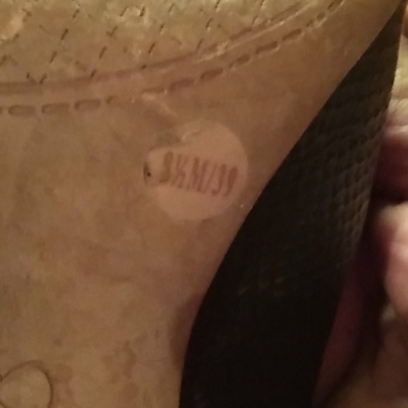 High heals - Picture 2 of 2